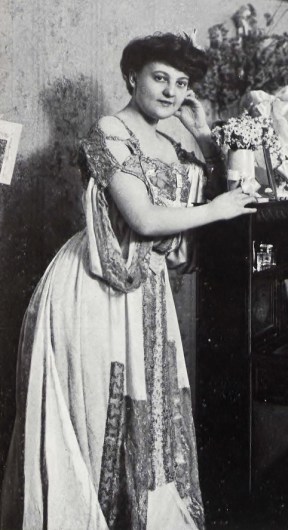 1906 frau1
