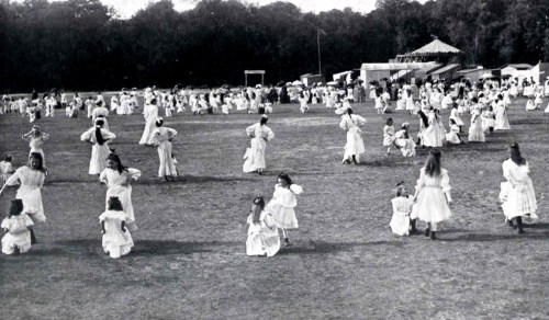 1909 fruehlingsfestMaedchen